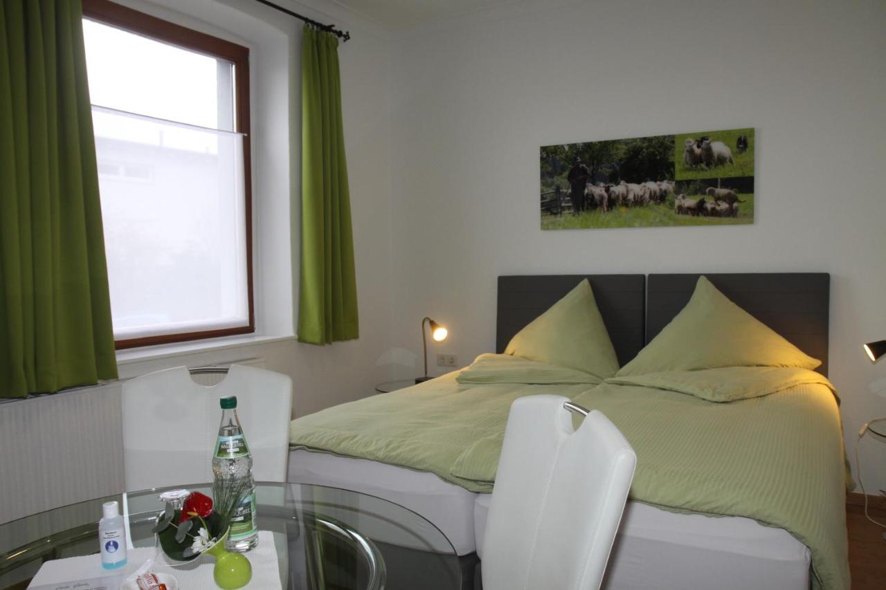 Famos Schlafen Hotel Warburg Exterior photo